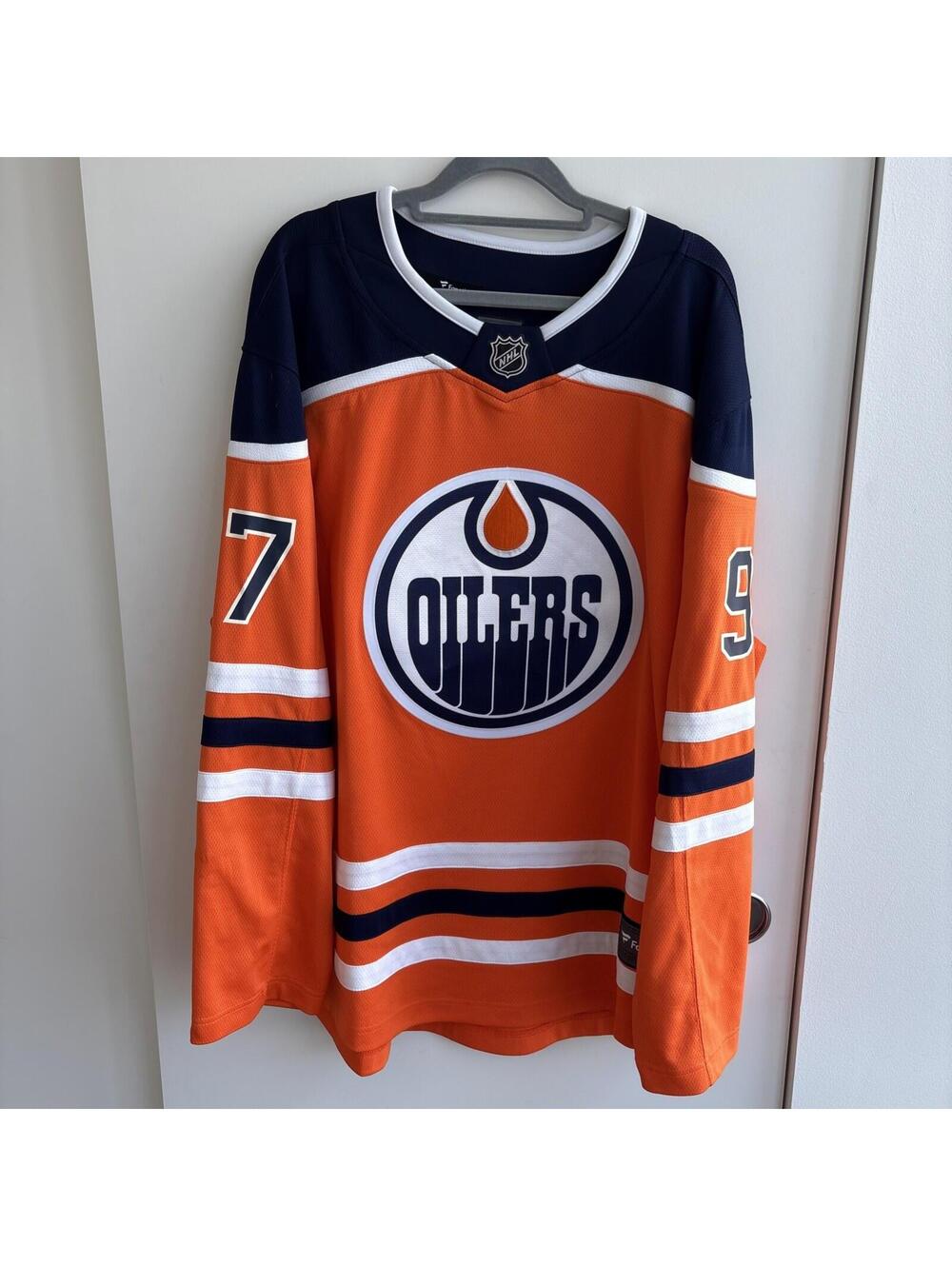 Edmonton Oilers Connor McDavid #97 Jersey Lg NHL Fanatics Like New